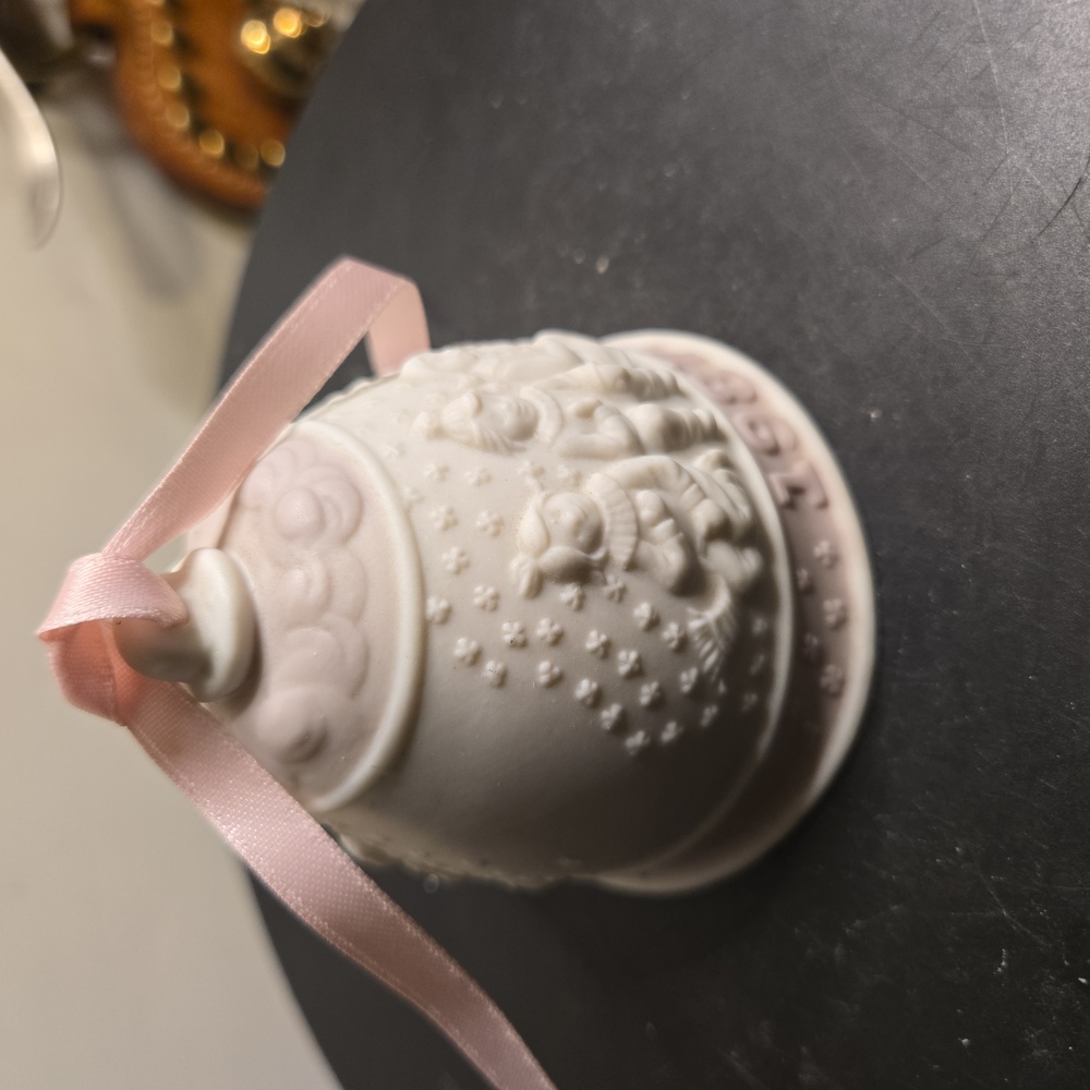Elegant Lladro 1987 Christmas Ceramic Bell with Ribbon Accent - Picture 6 of 7